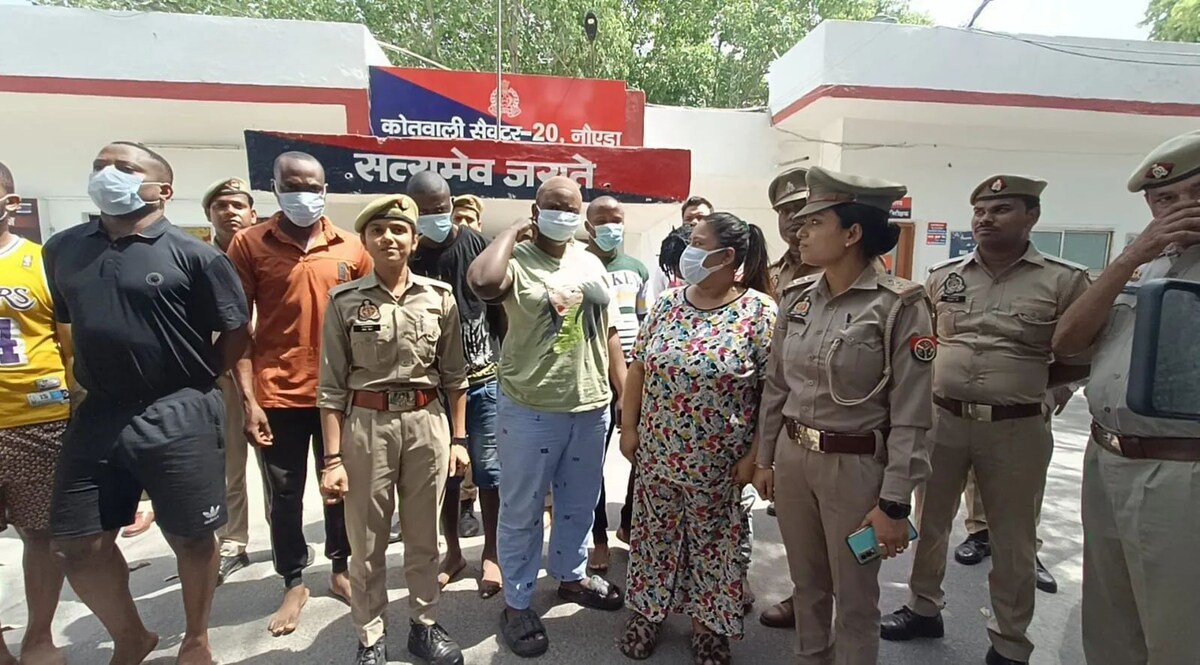 Noida Cyber Crime: चैटिंग ऐप से इंडिया में फंसाते थे लड़कियां, प्यार के जाल में फंसाकर ठगी करने वाले 7 विदेशी गिरफ्तार जांच में जुटी पुलिस