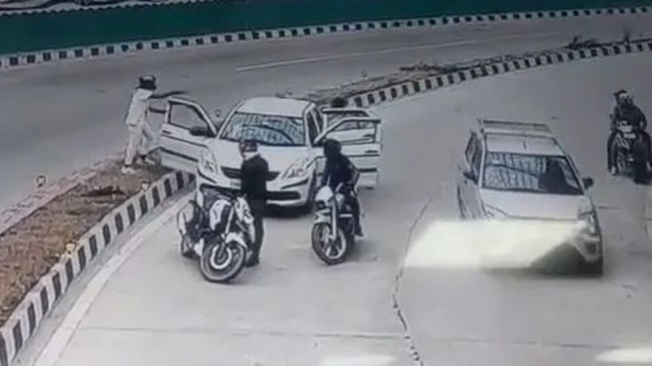 प्रगति मैदान सुरंग में दिनदहाड़े लूट के मामले में पांच गिरफ्तार प्रगति मैदान सुरंग में दिनदहाड़े लूट के मामले में पांच गिरफ्तार