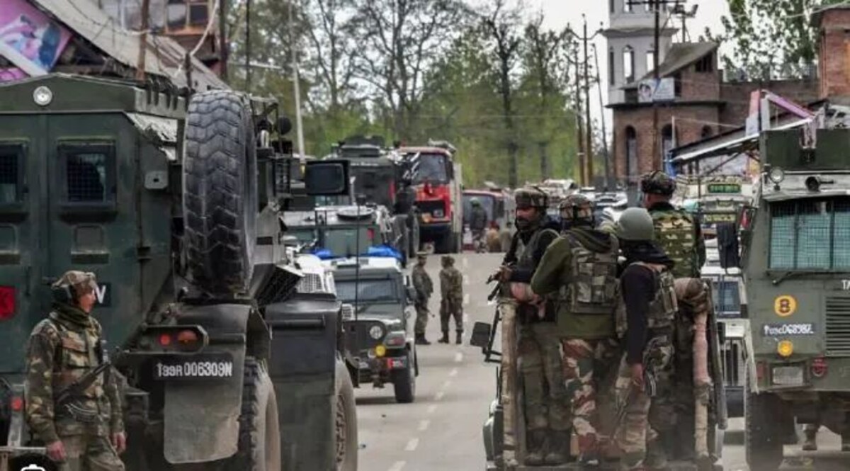 अनंतनाग के जंगल में घिरे हैं आतंकी, 50 घंटे से ज़्यादा देर से जारी ऑपरेशन अनंतनाग में एनकाउंटर जारी