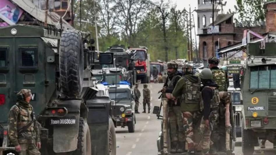 अनंतनाग के जंगल में घिरे हैं आतंकी, 50 घंटे से ज़्यादा देर से जारी ऑपरेशन अनंतनाग के जंगल में घिरे हैं आतंकी, 50 घंटे से ज़्यादा देर से जारी ऑपरेशन