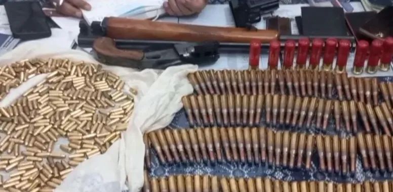 पश्चिम बंगाल में अवैध हथियार फैक्टरी का भंडाफोड़, बंदूक रायफल बरामद, एक आरोपी गिरफ्तार पश्चिम बंगाल में अवैध हथियार फैक्टरी का भंडाफोड़, बंदूक रायफल बरामद, एक आरोपी गिरफ्तार