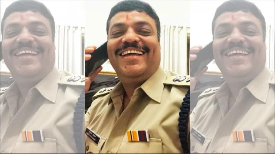 आजम खान पर ढिलाई बनी रामपुर SP के ट्रांसफर की वजह!, जानें किसे मिली नई तैनाती? आजम खान पर ढिलाई बनी रामपुर SP के ट्रांसफर की वजह!, जानें किसे मिली नई तैनाती?