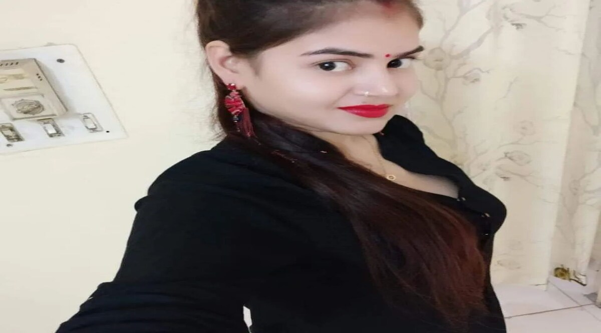 दिल्ली के एक घर से मिली तीन लाशें, दो बच्चों को मार कर मां ने की खुदकुशी! पुलिस कर रही है जांच मृतक वर्षा की तस्वीर