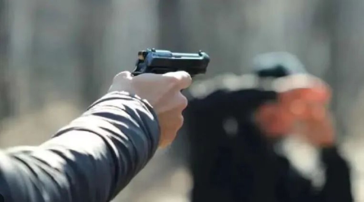 ग्रेटर नोएडा का क़ातिल पति, किचन में खाना बना रही पत्नी की गोली से उड़ा दिया, शादी के 30 साल बाद हत्या जांच में जुटी पुलिस