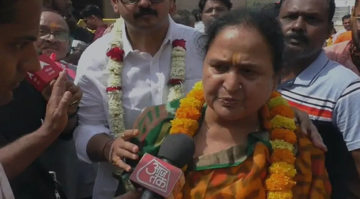 Video: पूर्व विधायक कृष्णानंद राय का परिवार बोला - यह भगवान का न्याय है, परिवार ने किए काशी विश्वनाथ मंदिर के दर्शन! VARANASI Krishnanand Rai Family