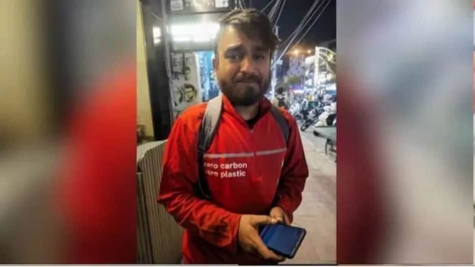 वायरल हो गया Zomato का रोता हुआ डिलीवरी बॉय, दर्द भरी दास्तां सुनकर पिघले लाखों लोग वायरल हो गया Zomato का रोता हुआ डिलीवरी बॉय, दर्द भरी दास्तां सुनकर पिघले लाखों लोग