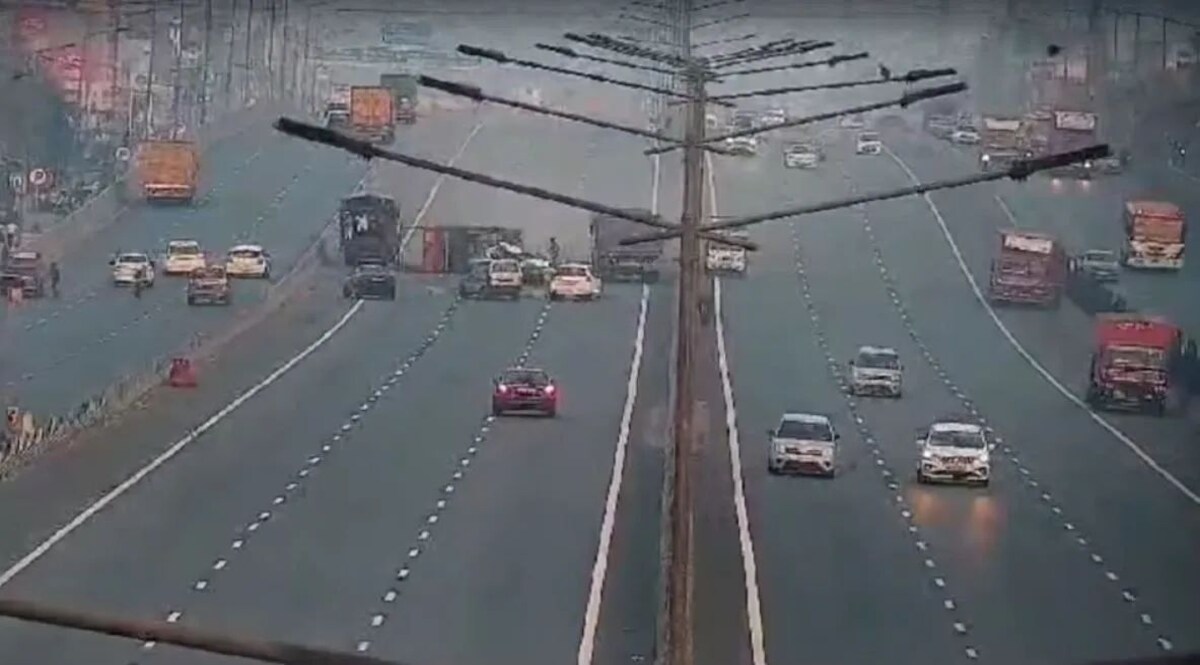 दिल्ली-मेरठ एक्सप्रेसवे पर बड़ा हादसा, डंपर में घुसी स्कूली वैन, ड्राइवर और एक लड़के की मौत Crime Tak