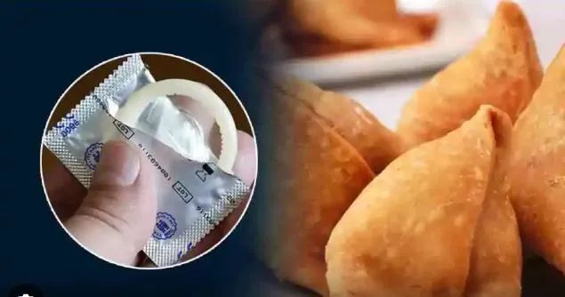 Pune Case: समोसे में निकला कंडोम, तो कंपनी में मच गया बवाल Pune Case: समोसे में निकला कंडोम, तो कंपनी में मच गया बवाल