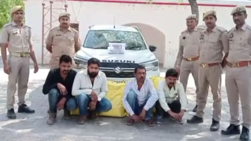 UP Banda: पुलिस को गाली देकर भाग रहे थे गांजे के स्मगलर, पहले पुलिस की गाड़ी में ठुके, फिर पुलिस ने ठोंका UP Banda: पुलिस को गाली देकर भाग रहे थे गांजे के स्मगलर, पहले पुलिस की गाड़ी में ठुके, फिर पुलिस ने...