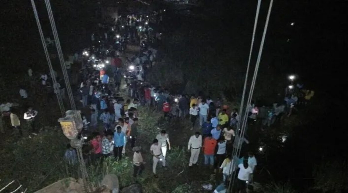 Bus Accident: दुर्ग में बस गहरी खाई में गिरी, 12 की मौत, घायलों ने चौंकाने वाला खुलासा किया दुर्ग में हुए बस हादसे में एक दर्जन से ज्यादा लोग मारे गए