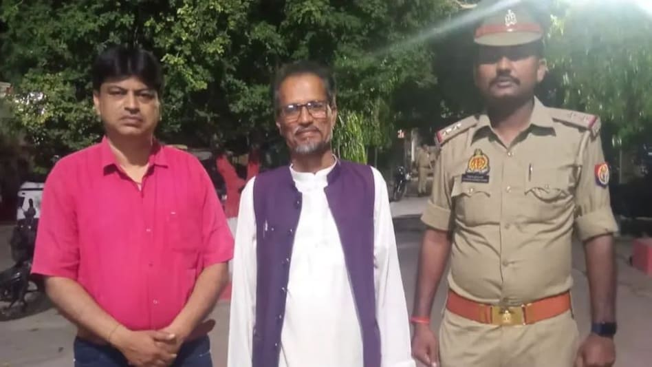 Maulana Missing: लापता मौलाना की पहली बीवी ने FIR लिखाई, दूसरी पहुँची थाने और तब आया तीसरी का 'ट्विस्ट' Maulana Missing: लापता मौलाना की पहली बीवी ने FIR लिखाई, दूसरी पहुँची थाने और तब आया तीसरी का 'ट्वि...