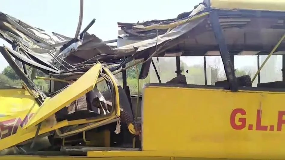 Mahendragarh Bus Accident: प्रिंसिपल की इस एक गलती की वजह से गई 6 बच्चों की जान Mahendragarh Bus Accident: प्रिंसिपल की इस एक गलती की वजह से गई 6 बच्चों की जान