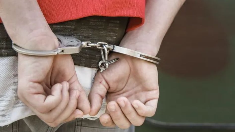 Delhi Police: चुनाव अधिकारी बन पुलिस ऐसे पहुँची सजायाफ्ता कातिल तक, पेरोल तोड़ कर भागा था Delhi Police: चुनाव अधिकारी बन पुलिस ऐसे पहुँची सजायाफ्ता कातिल तक, पेरोल तोड़ कर भागा था