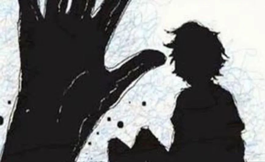 मोबाइल पर अफेयर के शक ने पति को बनाया हैवान, हैलो कहने से पहले पत्नी का हाथ काट दिया Crime Tak