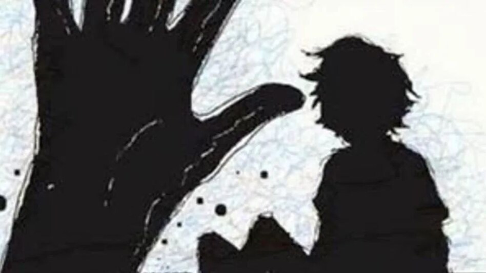 मोबाइल पर अफेयर के शक ने पति को बनाया हैवान, हैलो कहने से पहले पत्नी का हाथ काट दिया मोबाइल पर अफेयर के शक ने पति को बनाया हैवान, हैलो कहने से पहले पत्नी का हाथ काट दिया