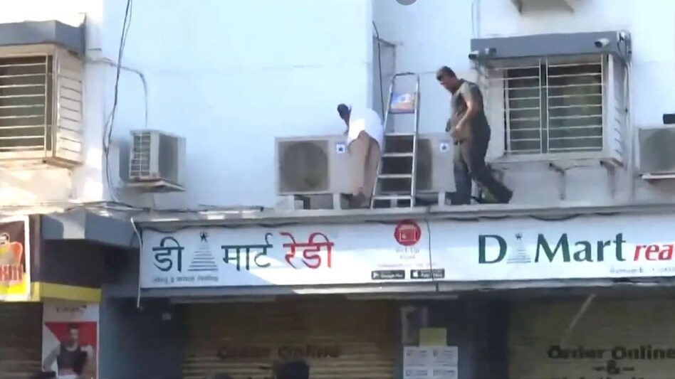 सलमान खान के घर के बाहर फायरिंग, बाइक से आए थे दो शूटर, लॉरेंस गैंग से 2 बार धमकी मिल चुकी है सलमान खान के घर के बाहर फायरिंग, बाइक से आए थे दो शूटर, लॉरेंस गैंग से 2 बार धमकी मिल चुकी है