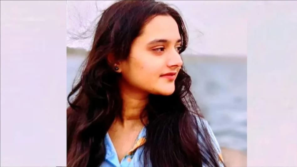 शादीशुदा बॉयफ्रेंड से हुई थी बहस, 21 साल की लॉ स्टूडेंट की किले से गिरकर मौत, पिता हैं गृह मंत्रालय में अधिकारी शादीशुदा बॉयफ्रेंड से हुई थी बहस, 21 साल की लॉ स्टूडेंट की किले से गिरकर मौत, पिता हैं गृह मंत्रालय...