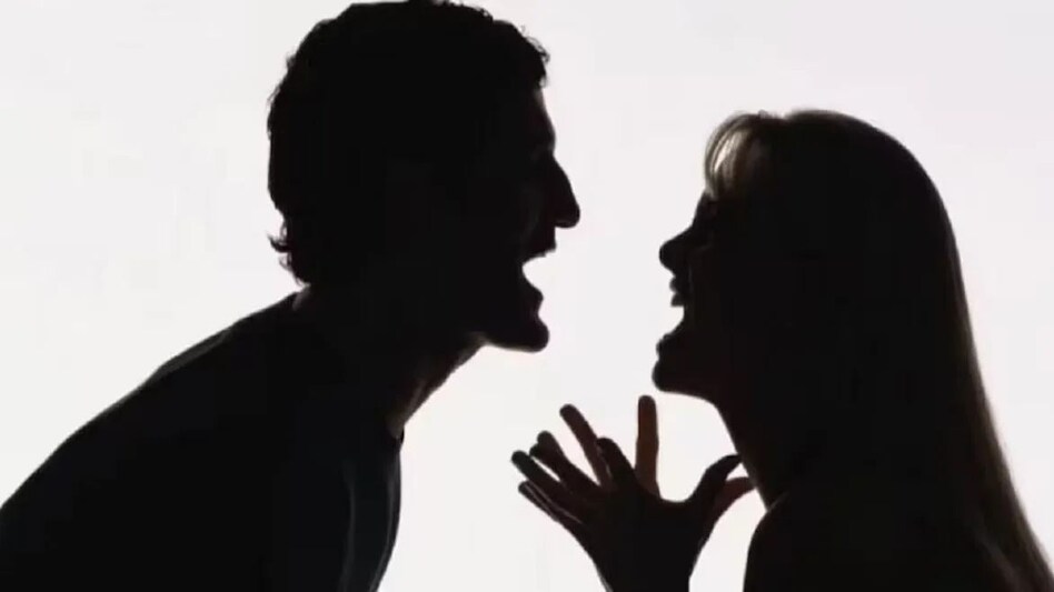 पति के अवैध संबंधों से नाराज़ बीवी का इंतकाम, सोते पति पर डाल दिया खौलता पानी, साले ससुर ने छत से नीचे फेंका, हालत नाज़ुक पति के अवैध संबंधों से नाराज़ बीवी का इंतकाम, सोते पति पर डाल दिया खौलता पानी, साले ससुर ने छत से न...