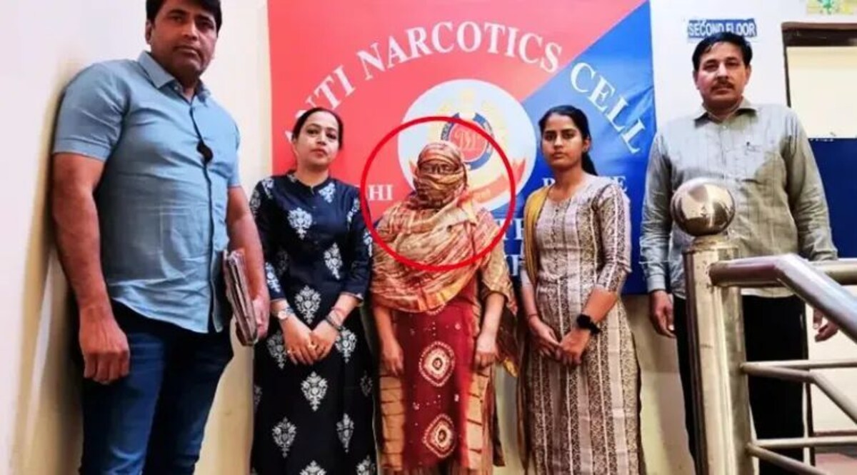 लेडी ऑटोलिफ्टर 'लवली' के 'फैमिली बिजनेस' पर पुलिस की रेड, इशारे से उठवाती थी लग्जरी कारें दिल्ली पुलिस ने पकड़ी लेडी डॉन लवली