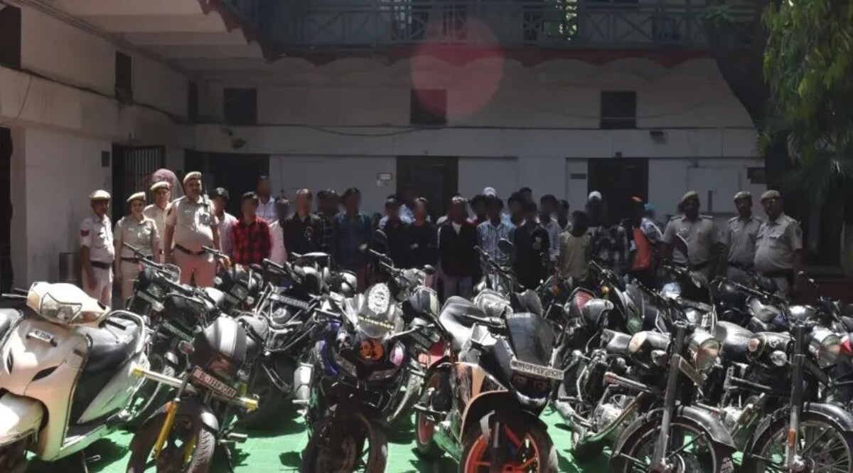 Delhi's Bikers Gang: कर्तव्य पथ पर गेड़ी मारने निकले थे 28 बाइकर्स, पुलिस ने धर लिया स्टंटबाजों को दिल्ली पुलिस ने दबोचा 28 लोगों का बाइकर्स गैंग