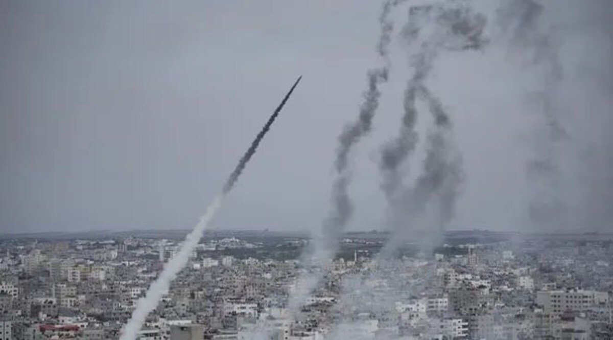 Iran Israel War: ईरान पर इजरायल की मिसाइलों के हमले, न्यूक्लियर प्लांट में धमाके सुने गए ईरान के शहर पर इजरायल ने मिसाइल से हमला किया?