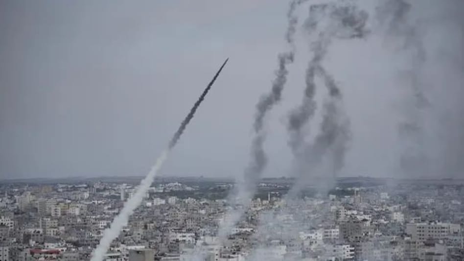 Iran Israel War: ईरान पर इजरायल की मिसाइलों के हमले, न्यूक्लियर प्लांट में धमाके सुने गए Iran Israel War: ईरान पर इजरायल की मिसाइलों के हमले, न्यूक्लियर प्लांट में धमाके सुने गए