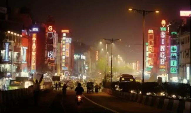 होटल के कमरे में जबरन घुसी लेडी ने पहले कपड़े उतारे फिर तस्वीरें ली, सस्ते होटल का डरावना सच सांकेतिक तस्वीर