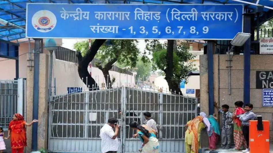 तिहाड़ जेल में भिड़ गए कैदी, चले सुए हुआ खून खराबा, झगड़े की है ये वजह तिहाड़ जेल में भिड़ गए कैदी, चले सुए हुआ खून खराबा, झगड़े की है ये वजह