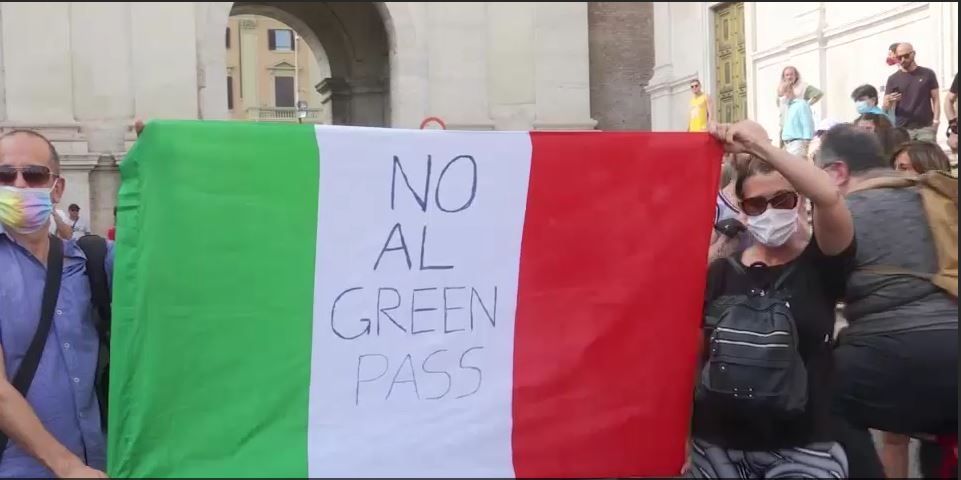 ITALY: सरकार के इस फैसले के ख़िलाफ सड़कों पर उतरे लोग, क्यों बोल रहे हैं कि ये फैसला ब्लैकमेल करने के बराबर है CrimeTak