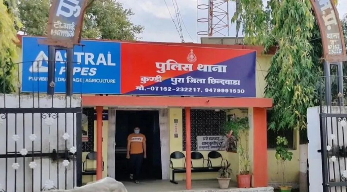 थाने में बच्चा पैदा हुआ !
पीड़िता को प्रसव पीड़ा होने पर थाने में कराई गई डिलीवरी,
गर्भवती नाबालिग युवती एफआईआर दर्ज कराने पहुंची थी थाने, CrimeTak