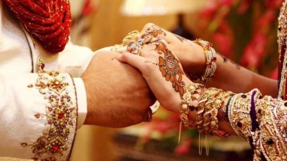 मर्दों ने अगर नहीं की दो शादियां तो खानी पड़ेगी जेल की हवा, इस देश में पुरुषों के लिए है ऐसा अनोखा नियम जिसमें दो बार घोड़ी चढ़ते हैं लड़कें मर्दों ने अगर नहीं की दो शादियां तो खानी पड़ेगी जेल की हवा, इस देश में पुरुषों के लिए है ऐसा अनोखा ...