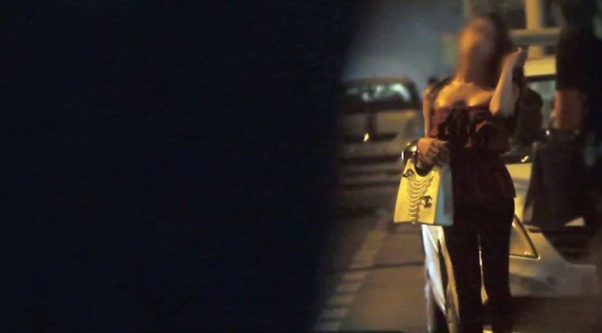 होटल में चल रही थी कमेटी की मीटिंग
पुलिस ने रेड की तो कमरे से भागने लगी लड़कियां CrimeTak