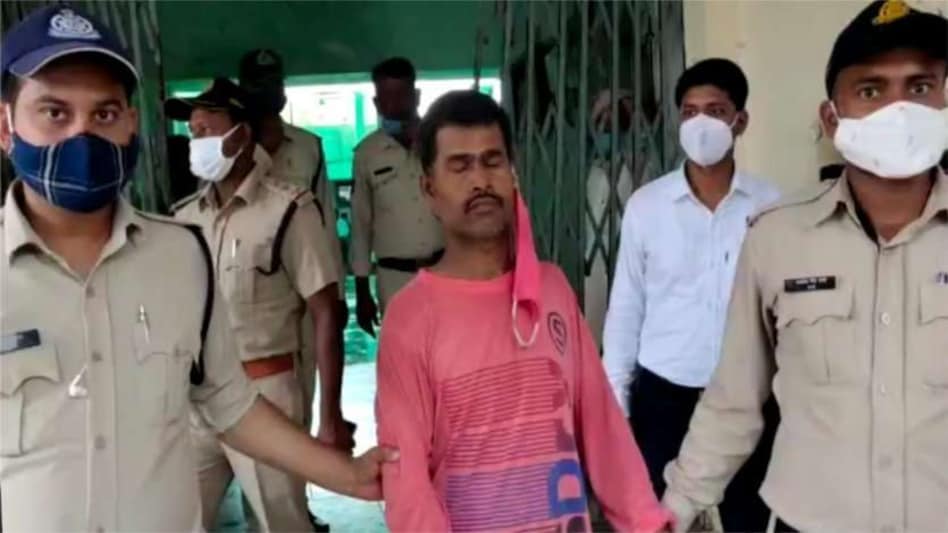 SERIAL KILLER : वो 11 क़त्ल कर जादुई शक्तियां पाना चाहता था, 4 मर्डर किए और पकड़ा गया, आजीवन कारावास की हुई सजा SERIAL KILLER : वो 11 क़त्ल कर जादुई शक्तियां पाना चाहता था, 4 मर्डर किए और पकड़ा गया, आजीवन कारावा...