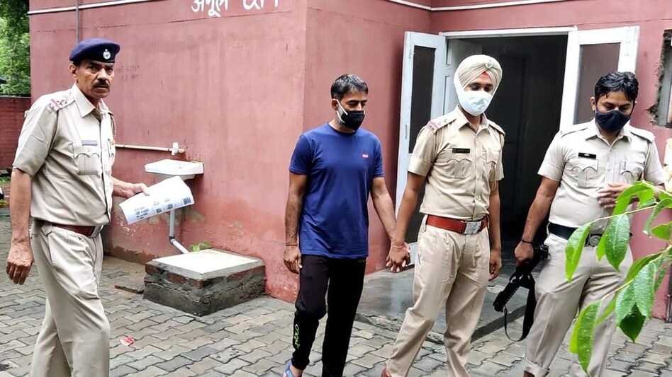 बाप बना हैवान! बेटी को धोखे से बुला की हत्या, मरने से पहले लड़की के बनाए वीडियो से खुलासा बाप बना हैवान! बेटी को धोखे से बुला की हत्या, मरने से पहले लड़की के बनाए वीडियो से खुलासा