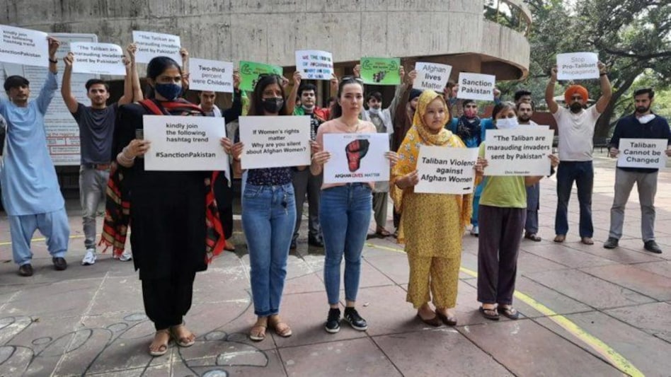 'हम अभी अफ़ग़ानिस्तान नहीं जाना चाहते' भारत में पढ़ाई करने वाले अफ़ग़ानी छात्रों ने की अपील 'हम अभी अफ़ग़ानिस्तान नहीं जाना चाहते' भारत में पढ़ाई करने वाले अफ़ग़ानी छात्रों ने की अपील