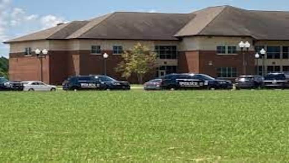 अपनी मां की सड़ती लाश पर पड़ा रहा 2 महीने का मासूम
अपने हाथ का मांस खाकर बचाई 5 दिन तक अपनी जान अपनी मां की सड़ती लाश पर पड़ा रहा 2 महीने का मासूमअपने हाथ का मांस खाकर बचाई 5 दिन तक अपनी जान