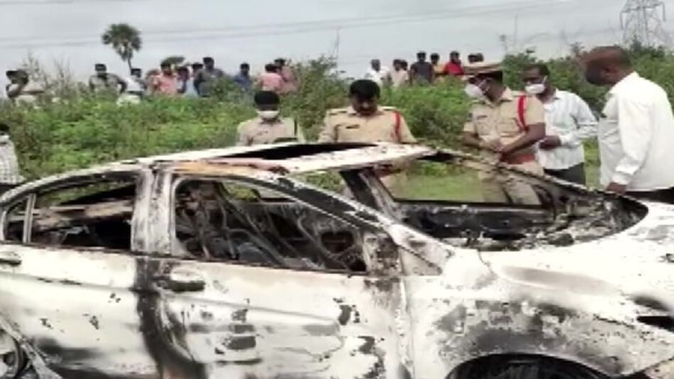 तेलंगाना में बीजेपी नेता की हत्या,
कार में जली हालत में मिला शव तेलंगाना में बीजेपी नेता की हत्या,कार में जली हालत में मिला शव