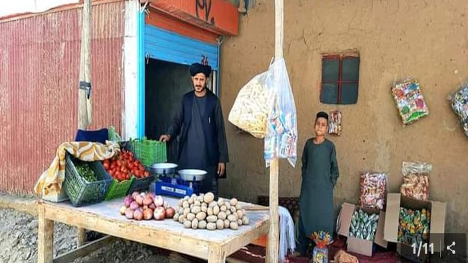 'सब्जी ले लो' : अफ़ग़ान के फेमस सिंगर शाबाब गाना छोड़ अब बेचने लगे सब्जियां 'सब्जी ले लो' : अफ़ग़ान के फेमस सिंगर शाबाब गाना छोड़ अब बेचने लगे सब्जियां