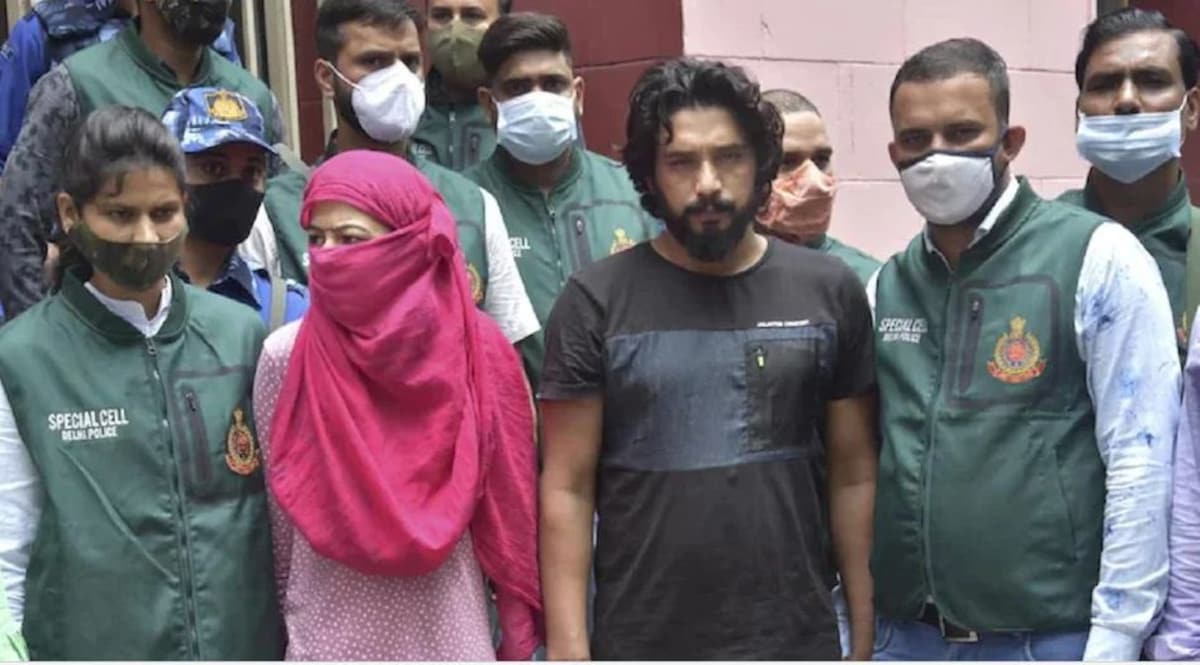 अगर ऐसा हो जाता तो फिर पकड़ में नहीं आता
कुख्यात गैंगस्टर काला जठेड़ी और रिवॉल्वर रानी! CrimeTak