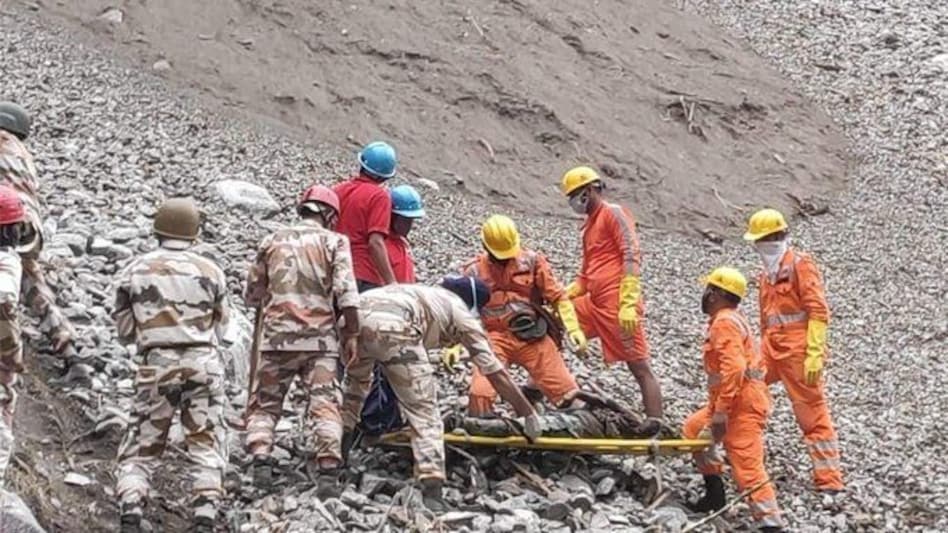 Himachal Kinnaur Landslide News : मरने वालों की संख्या 17 पहुंची, अभी भी 12 लापता Himachal Kinnaur Landslide News : मरने वालों की संख्या 17 पहुंची, अभी भी 12 लापता
