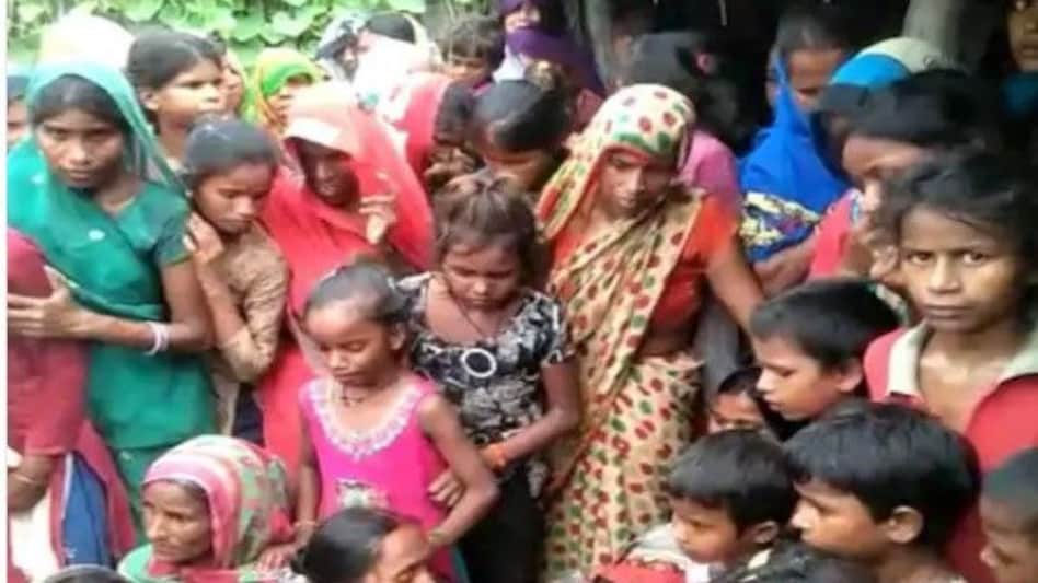 सनसनीखेज घटना : पिता के हाथों से 6 साल की बच्ची को छीन ले गया तेंदुआ, 12 घंटे बाद सिर मिला, धड़ गायब सनसनीखेज घटना : पिता के हाथों से 6 साल की बच्ची को छीन ले गया तेंदुआ, 12 घंटे बाद सिर मिला, धड़ गाय...