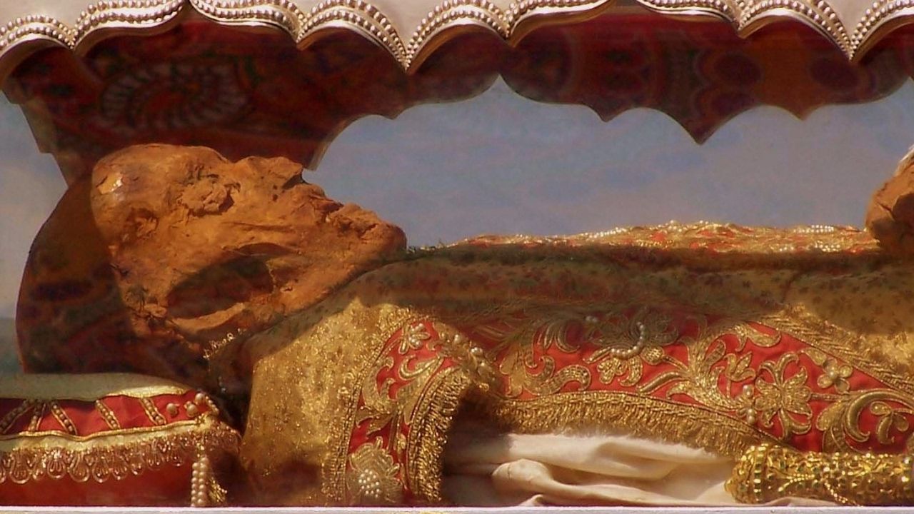 "बेसिलिका ऑफ बोम जीसस" जहां 450 सालों से रखा है एक मृत शरीर ! "बेसिलिका ऑफ बोम जीसस" जहां 450 सालों से रखा है एक मृत शरीर !