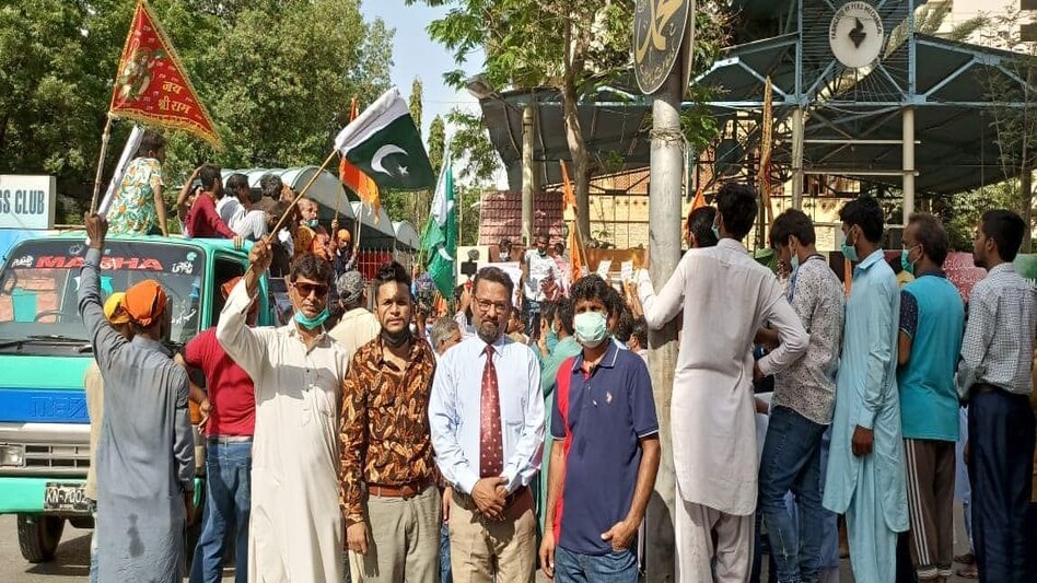 PAKISTAN : हिंदू मंदिर में तोड़फोड़ के विरोध में कराची में लगे 'जय श्रीराम के नारे', मुस्लिम समुदाय के लोग भी समर्थन में आए PAKISTAN : हिंदू मंदिर में तोड़फोड़ के विरोध में कराची में लगे 'जय श्रीराम के नारे', मुस्लिम समुदाय...