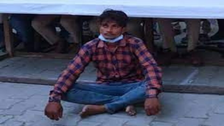 दरिंदगी : 4 साल की बच्ची की मुस्कान देख वो दरिंदा बना, अगवा कर रेप किया, बेहोश हुई तो तालाब में फेंका, मौत, 20 थानों के 600 पुलिसवालों ने दबोचा दरिंदगी : 4 साल की बच्ची की मुस्कान देख वो दरिंदा बना, अगवा कर रेप किया, बेहोश हुई तो तालाब में फें...