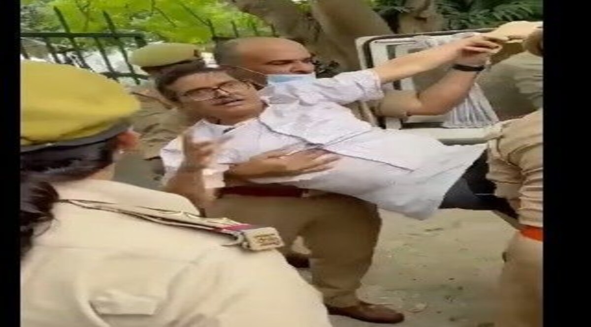 Justice For Rakhi : रेप पीड़िता के आत्मदाह मामले में पूर्व IPS अमिताभ ठाकुर को घसीट कर थाने ले आई पुलिस CrimeTak