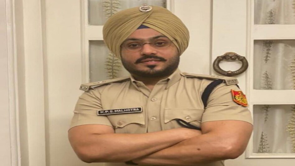 KPS मल्होत्रा को केंद्रीय गृहमंत्री पदक-2021 सम्मान, कतर की जेल में बंद बेगुनाह दंपती को इंडिया लाकर आए थे चर्चा में KPS मल्होत्रा को केंद्रीय गृहमंत्री पदक-2021 सम्मान, कतर की जेल में बंद बेगुनाह दंपती को इंडिया लाक...