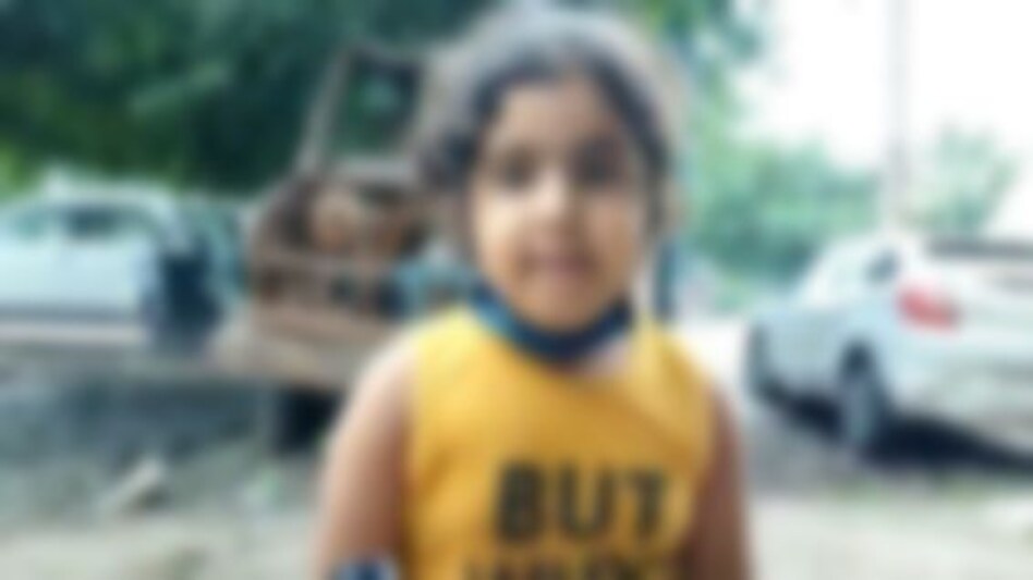 क़त्ल की गवाह बनी 5 साल की बच्ची, कहा: ताऊ जी ने मम्मी को बड़े वाले चाकू से 14 बार मारा क़त्ल की गवाह बनी 5 साल की बच्ची, कहा: ताऊ जी ने मम्मी को बड़े वाले चाकू से 14 बार मारा