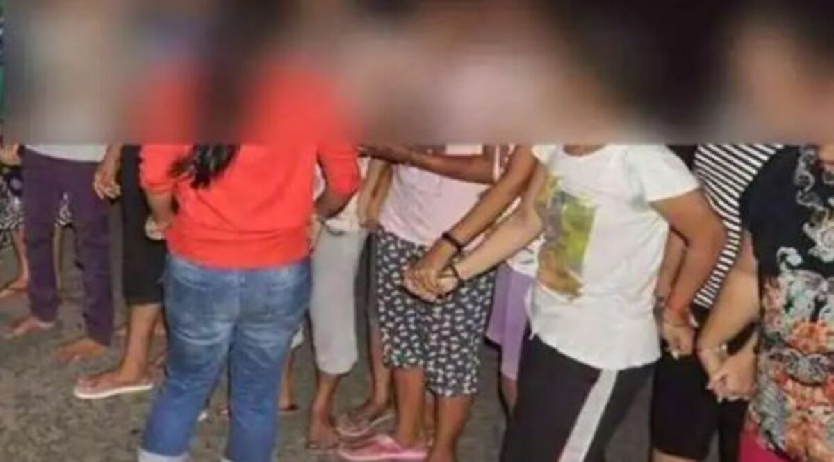 गर्ल्स हॉस्टल में शर्मनाक घटना : पीरियड से बाथरूम हुआ गंदा तो सभी लड़कियों के कपड़े उतार की चेकिंग, जांच शुरू CrimeTak