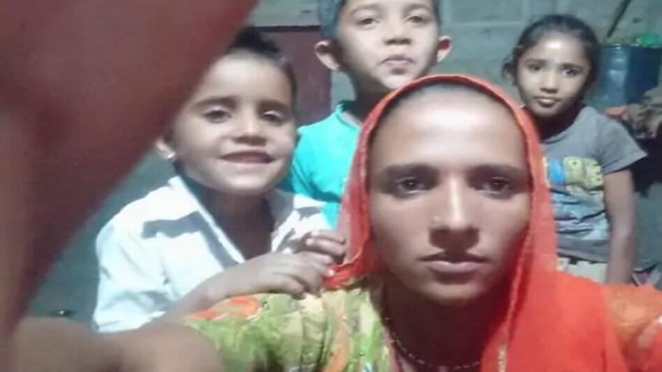 चार बच्चियों के बाप से कौन करेगा शादी? चारों को मार डाला,3 महीने पहले पत्नी की हुई थी कोरोना से मौत चार बच्चियों के बाप से कौन करेगा शादी? चारों को मार डाला,3 महीने पहले पत्नी की हुई थी कोरोना से मौत