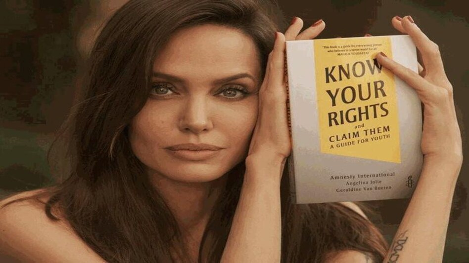 एक्ट्रेस एंजेलिना जॉली ने हार्वे वीनस्टीन को क्यों बताया कामुक, क्या इसी कारण ब्रैड पिट के साथ उलझा था रिश्ता ? एक्ट्रेस एंजेलिना जॉली ने हार्वे वीनस्टीन को क्यों बताया कामुक, क्या इसी कारण ब्रैड पिट के साथ उलझा...